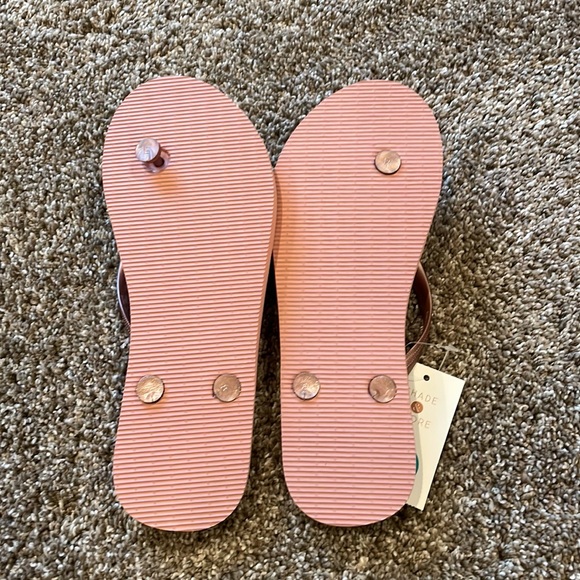 Shade and shore flip flops - Picture 2 of 2